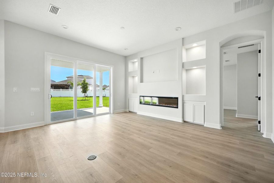 Spacious, unfurnished interior of a new home in Silver Landing At Silverleaf, St. Augustine (Image 36).