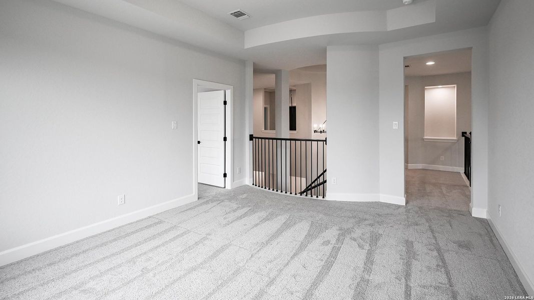 Spacious, unfurnished interior of a new home in Hidden Canyon, San Antonio (Image 16).