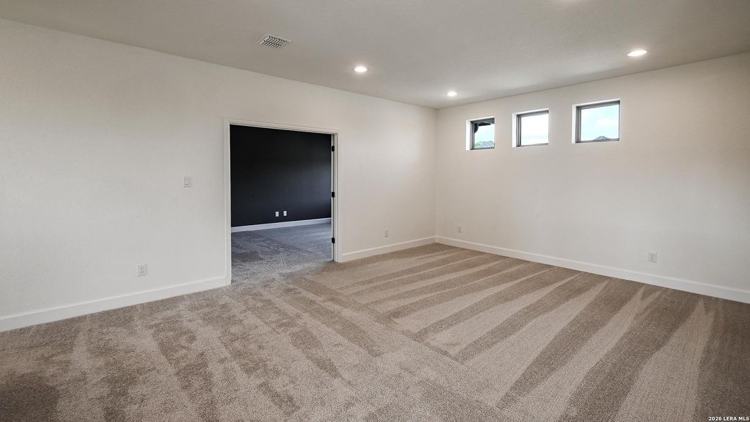 Spacious, unfurnished interior of a new home in Johnson Ranch, Bulverde (Image 18).