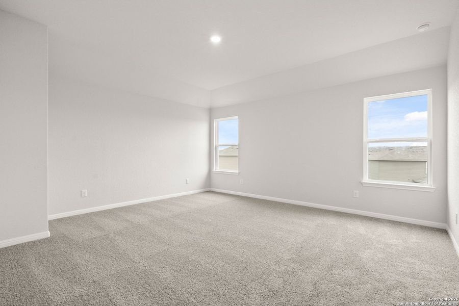 Spacious, unfurnished interior of a new home in Cinco Lakes, San Antonio (Image 14).