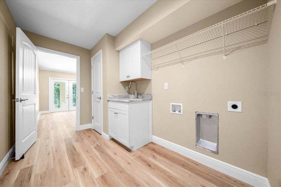 Furnished interior view inside a new home in , Dunnellon (Image 7).