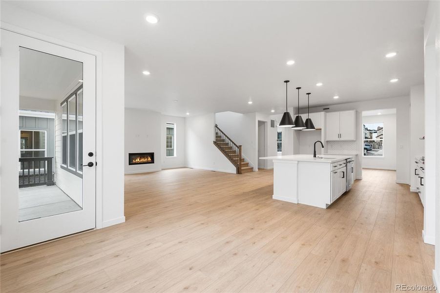 Spacious, unfurnished interior of a new home in Sterling Ranch, Littleton (Image 19).