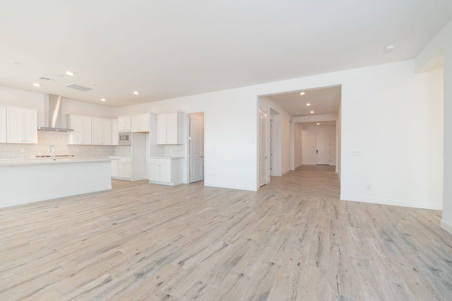 Spacious, unfurnished interior of a new home in Soleo, San Tan Valley (Image 9).