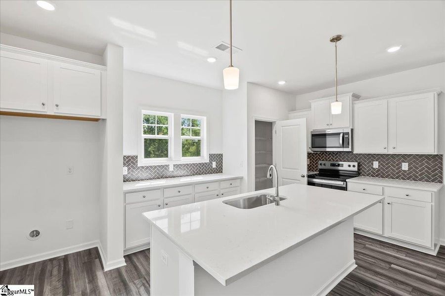 Furnished interior view inside a new home in Hazelwood, Boiling Springs (Image 9).
