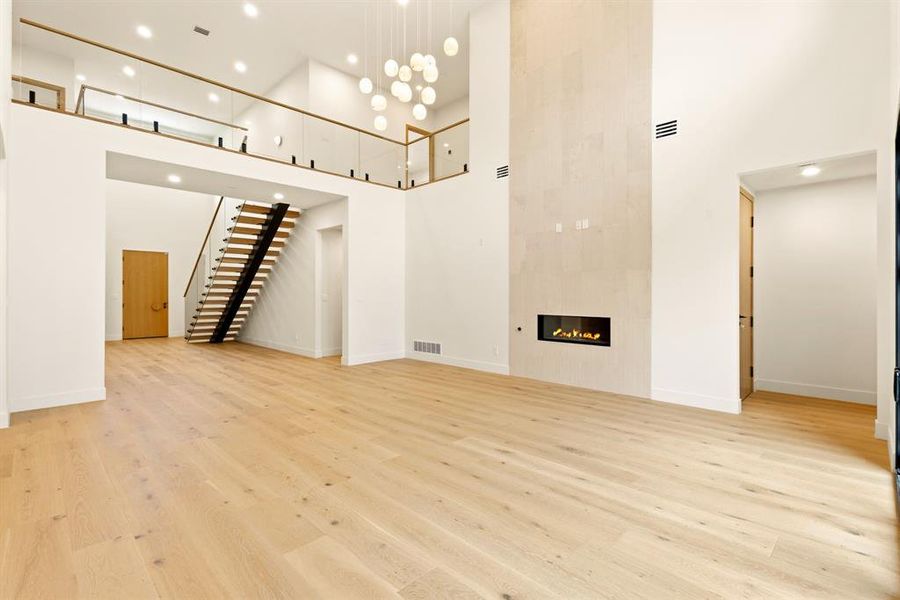 Spacious, unfurnished interior of a new home in , Dallas (Image 20).