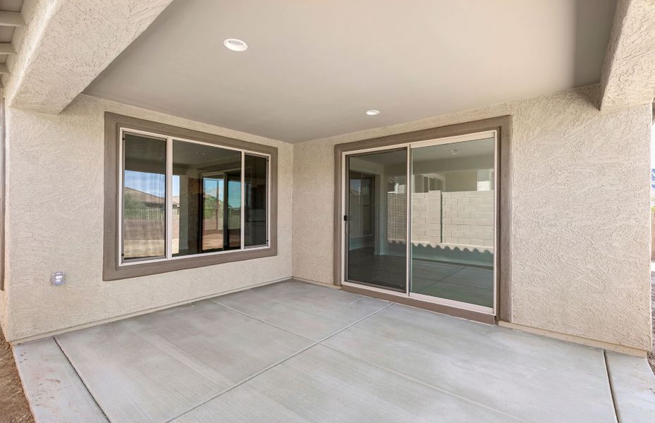 Exterior details and patio area of a home in Vistoso Canyon Estates, Oro Valley (Image 4).