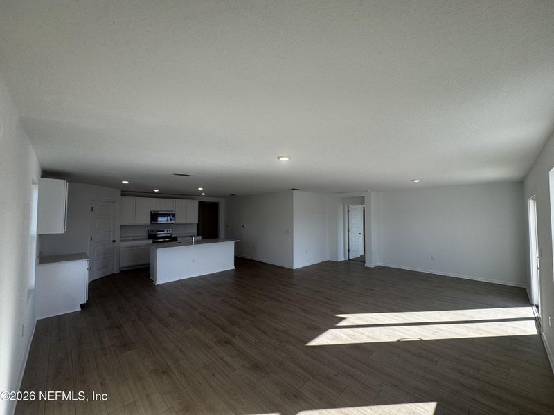 Spacious, unfurnished interior of a new home in The Arbors, Jacksonville (Image 24).