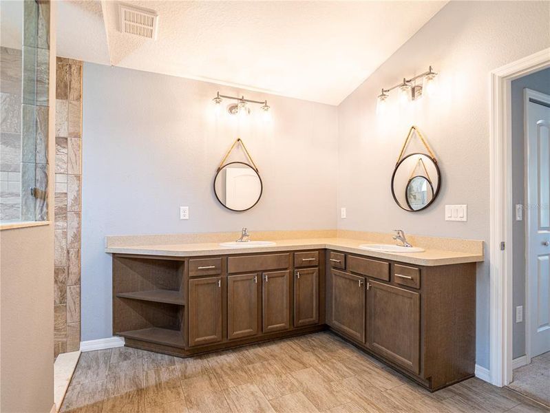 Furnished interior view inside a new home in , Dunnellon (Image 29).