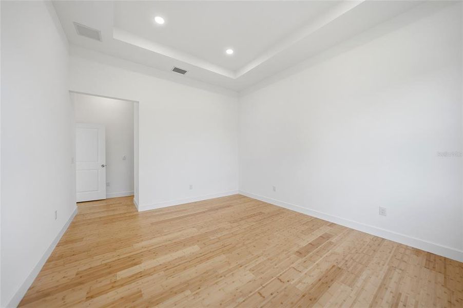 Spacious, unfurnished interior of a new home in , Port Charlotte (Image 23).
