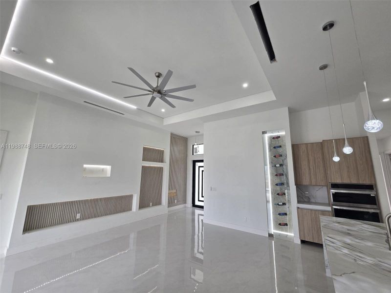 Spacious, unfurnished interior of a new home in , Cape Coral (Image 20).