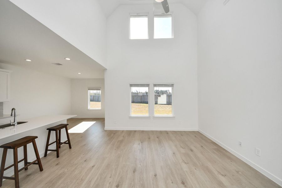 Spacious, unfurnished interior of a new home in Tamarron, Katy (Image 23).