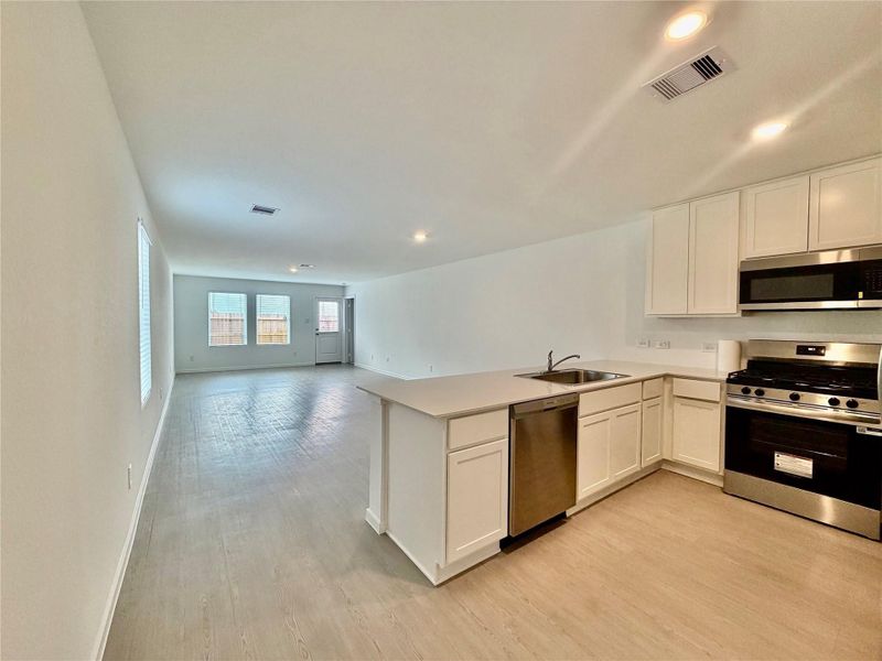 Furnished interior view inside a new home in Esperanza, Richmond (Image 6).