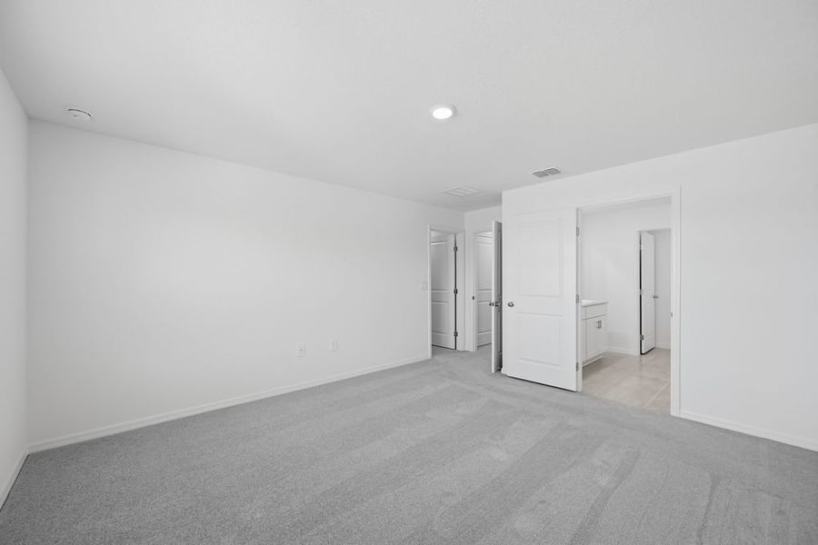 Spacious, unfurnished interior of a new home in Palm Wind, Hudson (Image 13).