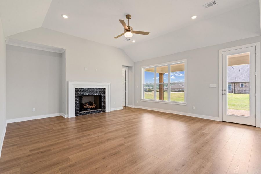 Spacious, unfurnished interior of a new home in White Oak, Arlington (Image 21). Spacious, unfurnished interior of a new home in White Oak, Arlington (Image 21).