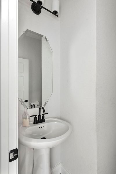 Close-up of interior finishes inside a home in Horizon Ridge, San Antonio (Image 18). Close-up of interior finishes inside a home in Horizon Ridge, San Antonio (Image 18).