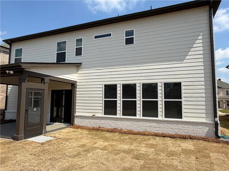 Exterior details and patio area of a home in Pinecrest Ridge, Dacula (Image 25).