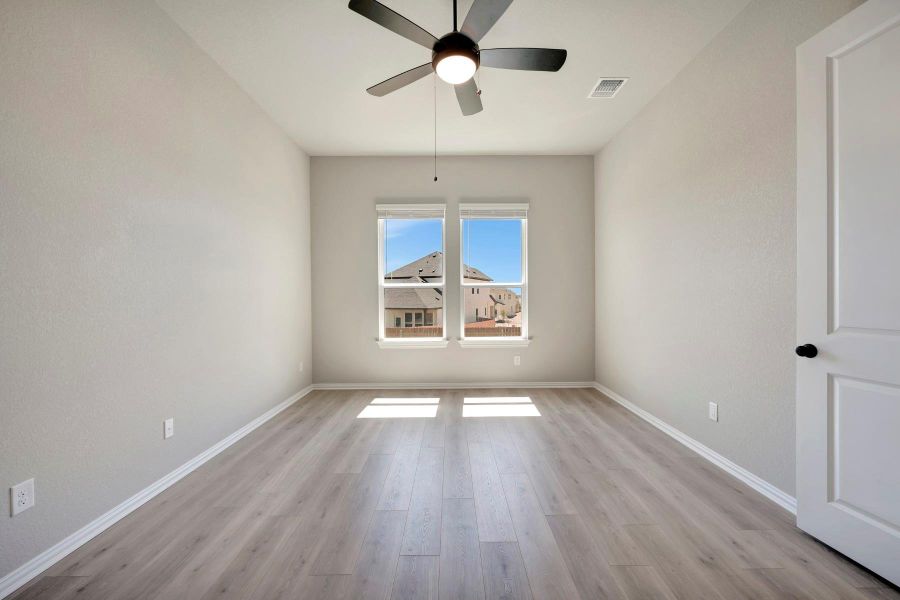 Spacious, unfurnished interior of a new home in Heritage, Dripping Springs (Image 33).
