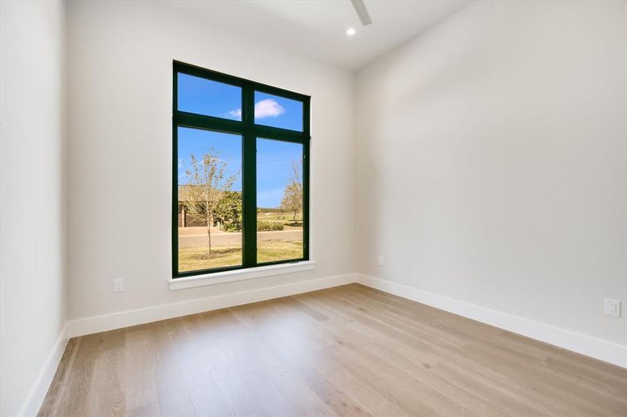 Spacious, unfurnished interior of a new home in , Horseshoe Bay (Image 30).