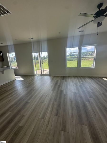Spacious, unfurnished interior of a new home in Shiloh Trail, Wellford (Image 16).