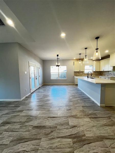 Spacious, unfurnished interior of a new home in , Granbury (Image 16).