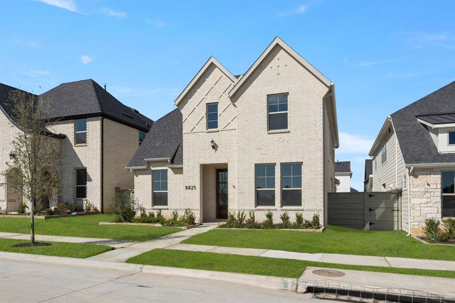 1_8825 Acorn- Front-2