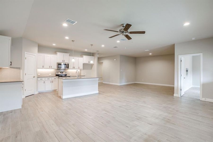 Spacious, unfurnished interior of a new home in , Burleson (Image 22).