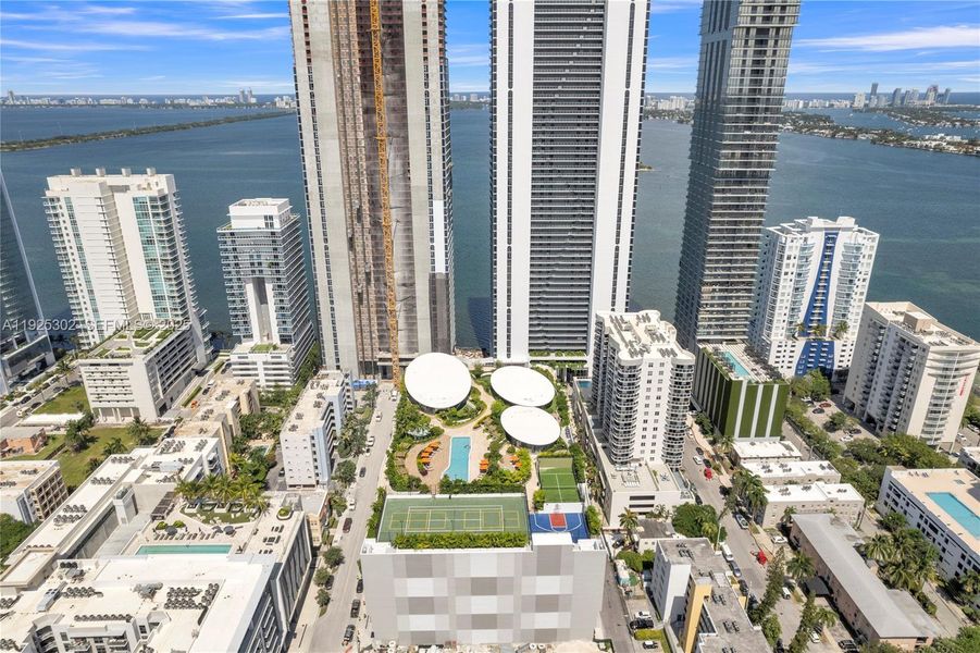 Condo located in Miami, FL showcasing its design and architecture (Image 5).