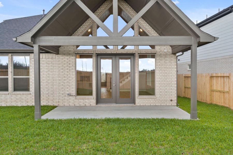 Exterior details and patio area of a home in Sienna 45', 50', Missouri City (Image 3).
