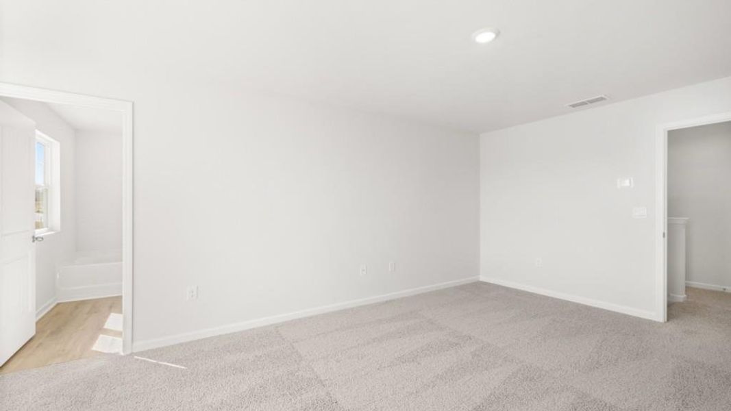 Spacious, unfurnished interior of a new home in Hughes Court, Dawsonville (Image 12).
