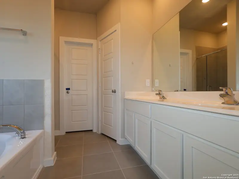 Furnished interior view inside a new home in Winding Brook, San Antonio (Image 10). Furnished interior view inside a new home in Winding Brook, San Antonio (Image 10).