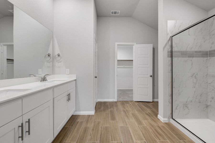 Owner's Bathroom Owner's Bathroom