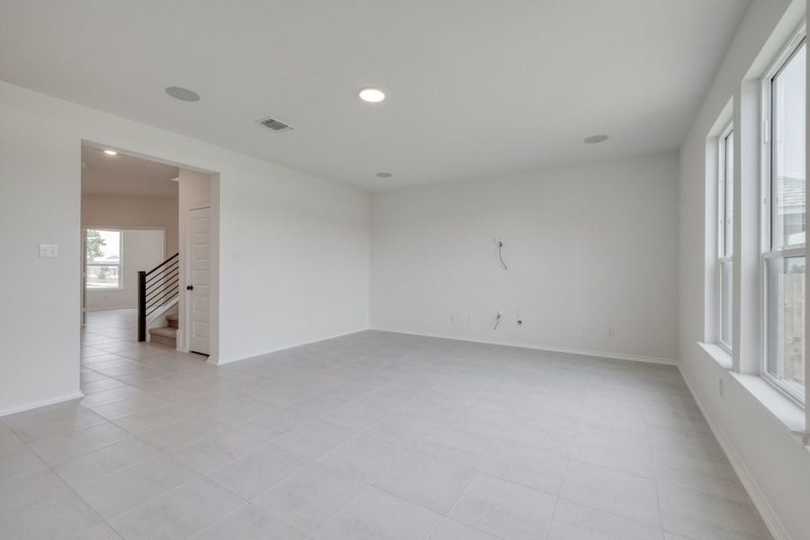 Spacious, unfurnished interior of a new home in Overlook Ranch, Georgetown (Image 14).