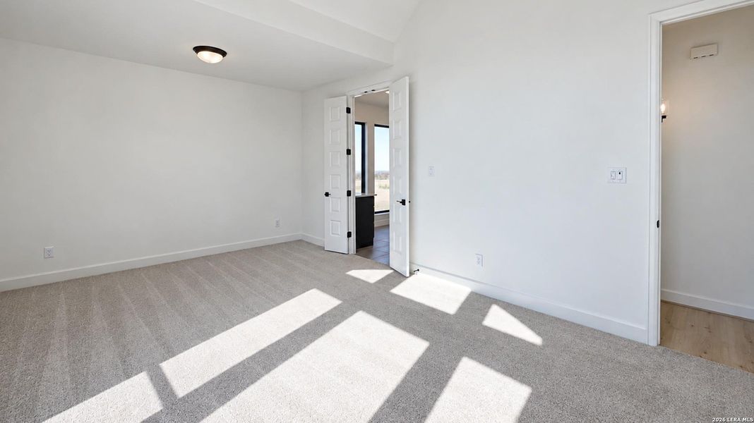 Spacious, unfurnished interior of a new home in Mayfair, New Braunfels (Image 20).
