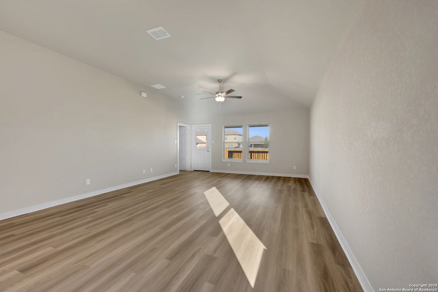 Spacious, unfurnished interior of a new home in Winding Brook, San Antonio (Image 23).