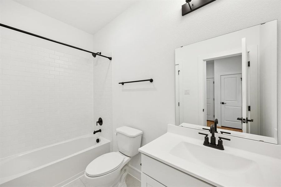 Furnished interior view inside a new home in Heritage Ranch, Sherman (Image 17).