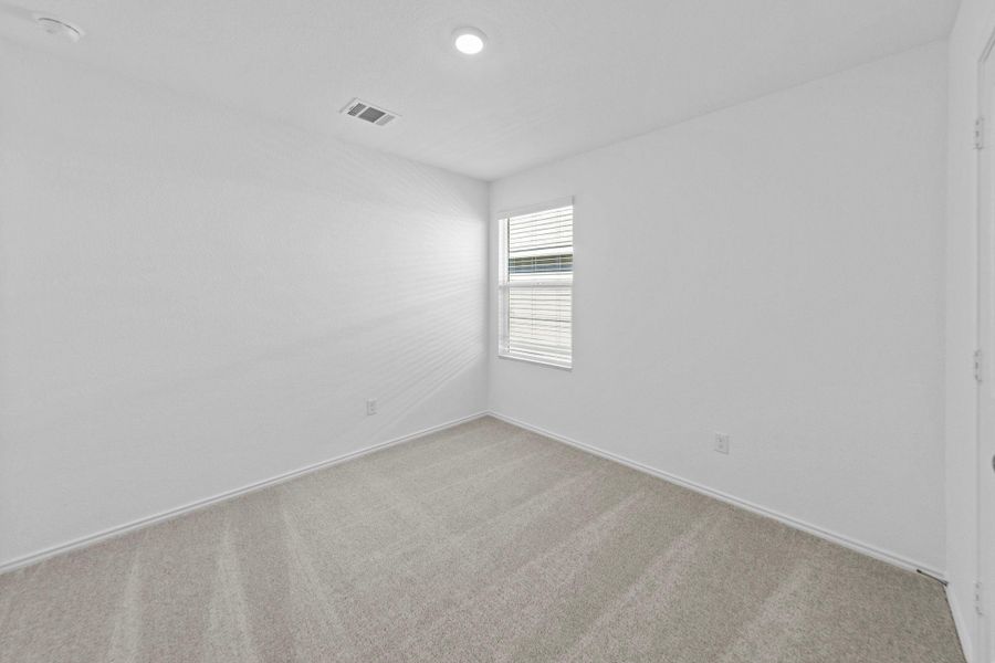 Spacious, unfurnished interior of a new home in Sunset Oaks, Maxwell (Image 12).