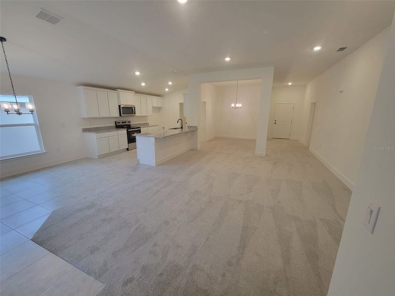 Spacious, unfurnished interior of a new home in Arbor Park, Leesburg (Image 7).