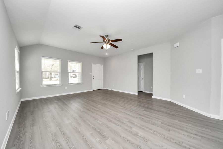 Image 4 of a home in . Image 4 of a home in .