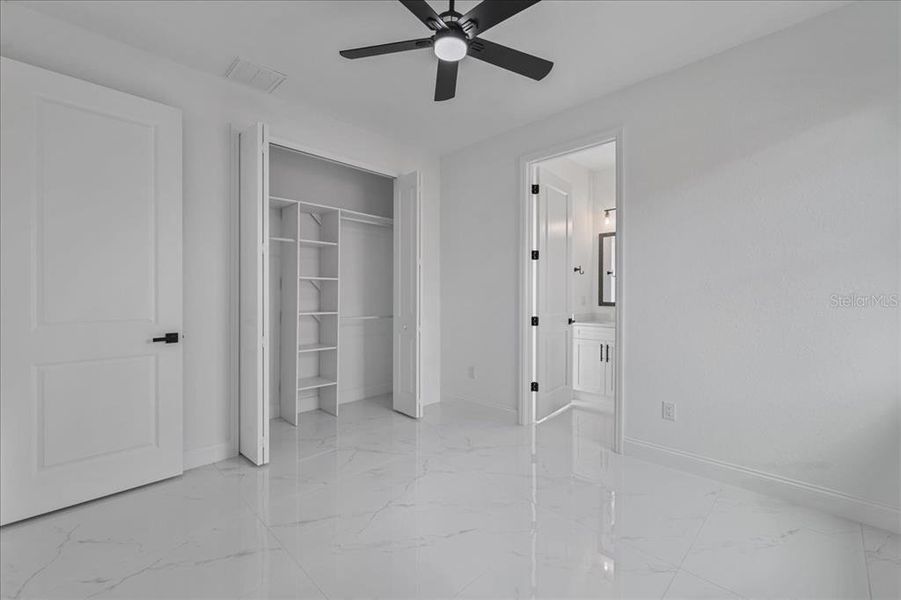 Spacious, unfurnished interior of a new home in , Cape Coral (Image 38).