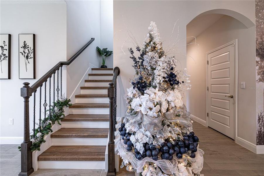 Furnished interior view inside a new home in , Winter Garden (Image 18).
