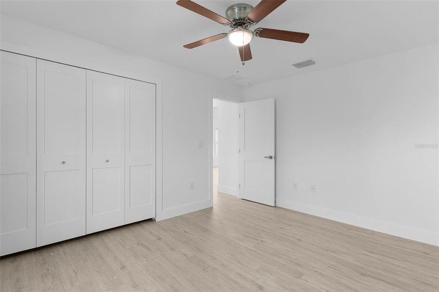 Spacious, unfurnished interior of a new home in , Citrus Springs (Image 36).