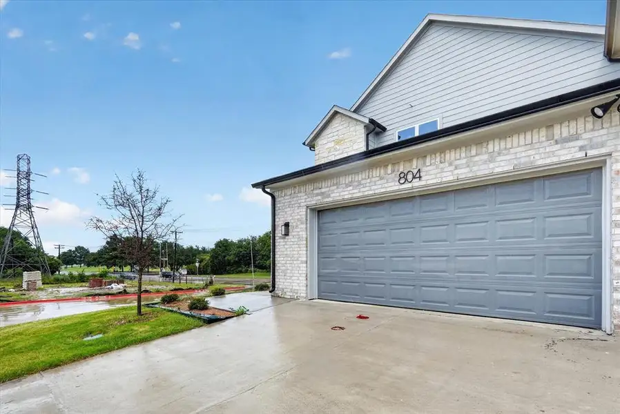 Exterior details and patio area of a home in , Grand Prairie (Image 20).