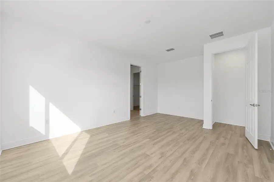Spacious, unfurnished interior of a new home in , Ocala (Image 38).