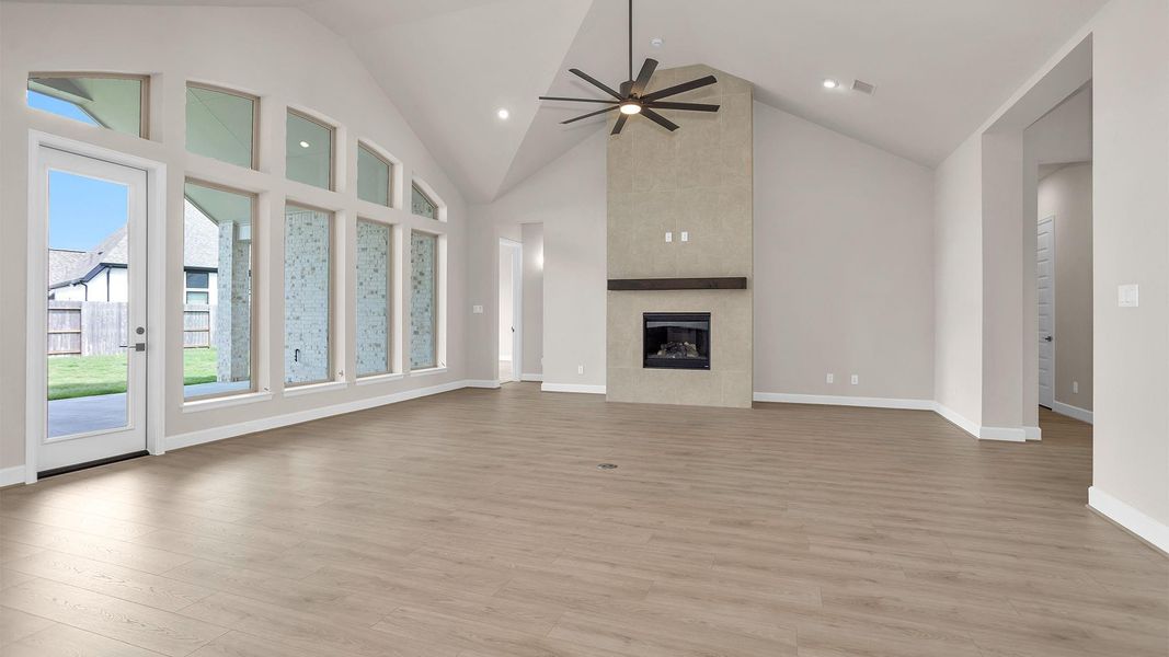 Spacious, unfurnished interior of a new home in Valencia, Manvel (Image 7).