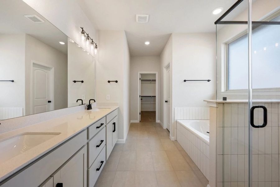 Furnished interior view inside a new home in Berry Creek Highlands, Georgetown (Image 15).