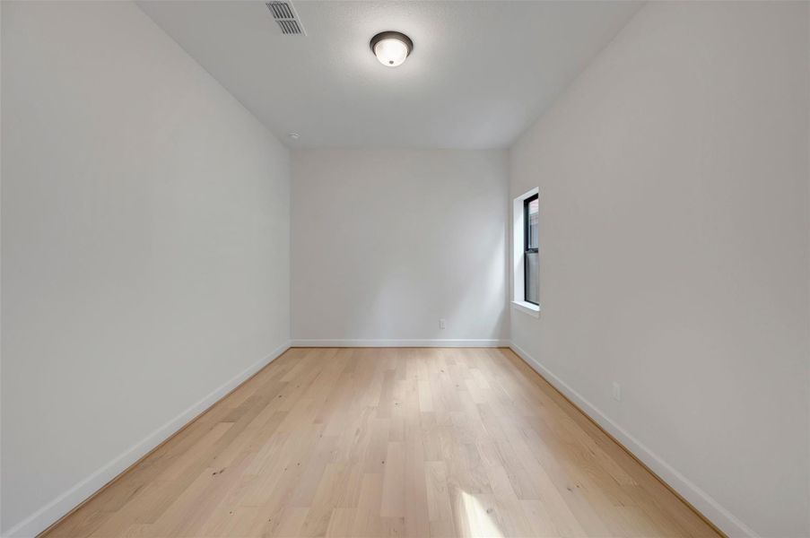 Spacious, unfurnished interior of a new home in , Richmond (Image 29).