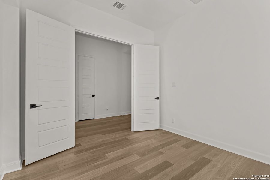 Spacious, unfurnished interior of a new home in Mayfair 60', New Braunfels (Image 24).