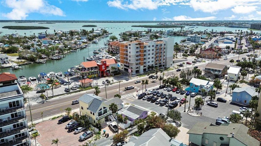Condo located in Treasure Island, FL showcasing its design and architecture (Image 4). Condo located in Treasure Island, FL showcasing its design and architecture (Image 4).