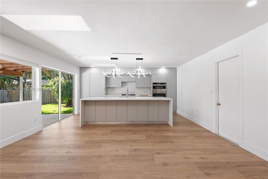 Spacious, unfurnished interior of a new home in , Palmetto Bay (Image 12).