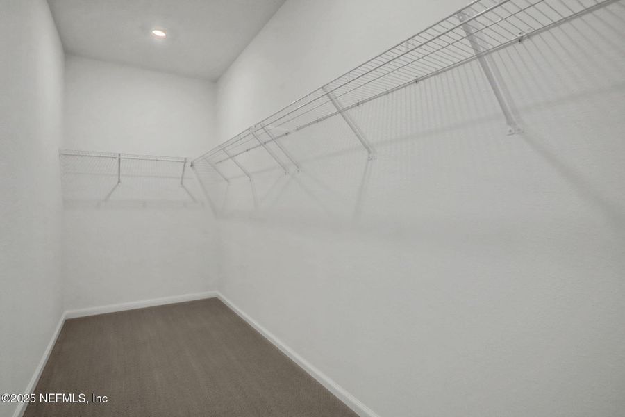 Spacious, unfurnished interior of a new home in Jennings Farm, Middleburg (Image 15).